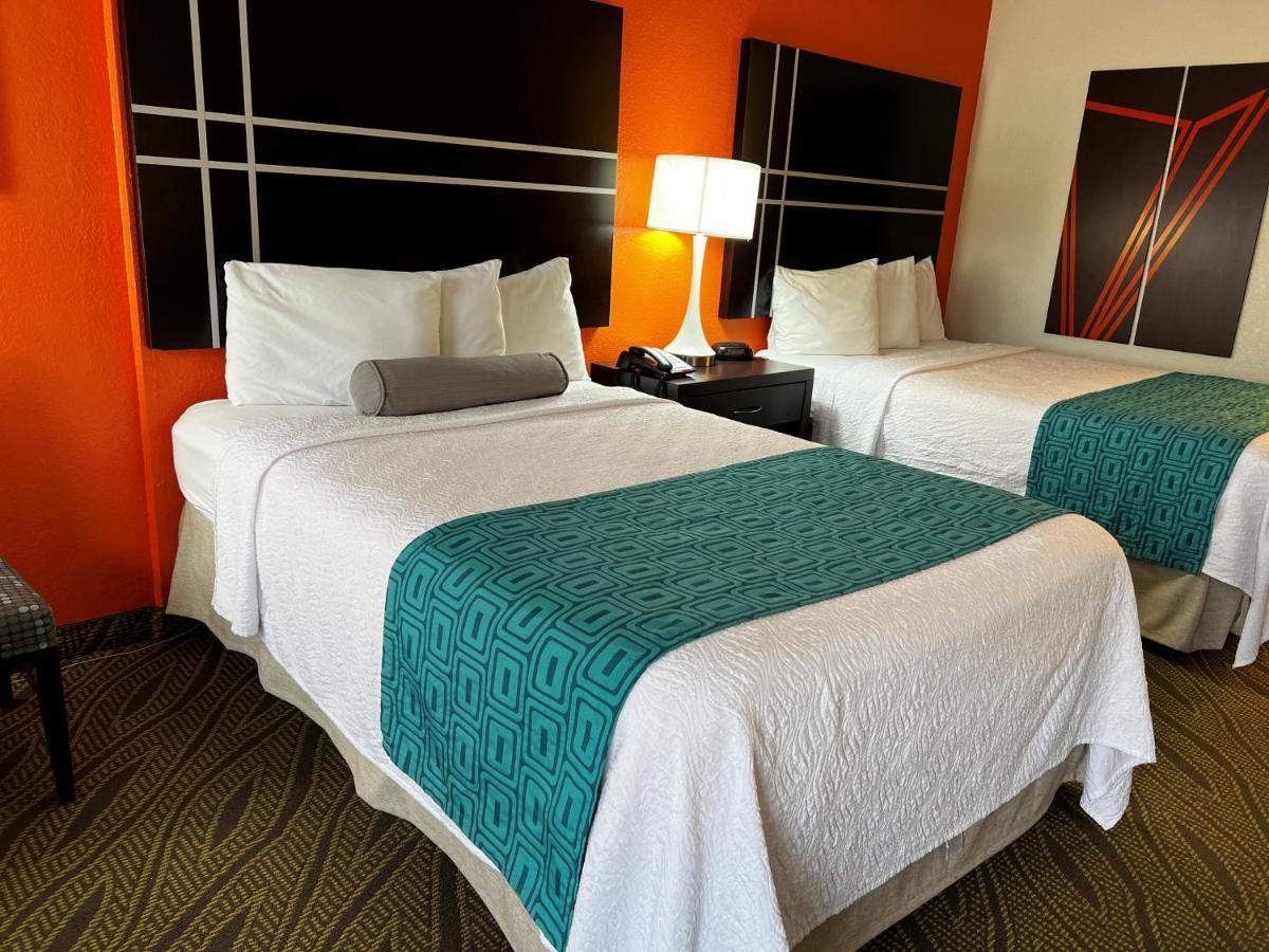 Hotel Howard Johnson By Wyndham Heights Downtown