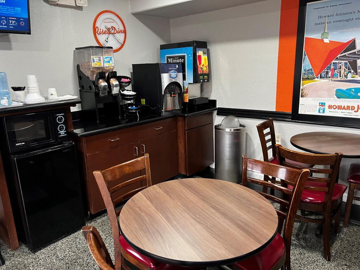 Hotel Howard Johnson By Wyndham Heights Downtown 2*