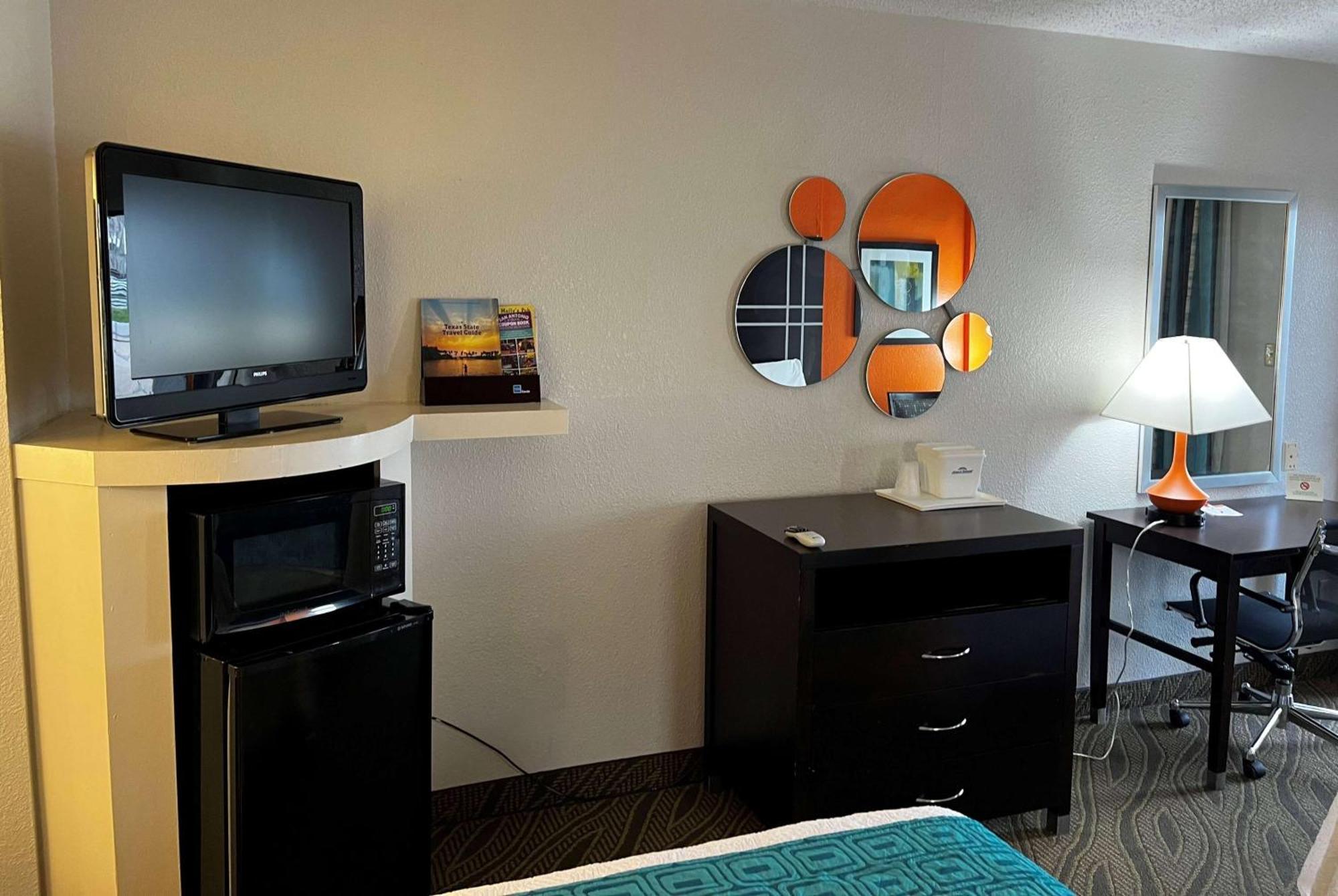 Howard Johnson By Wyndham Heights Downtown 2*
