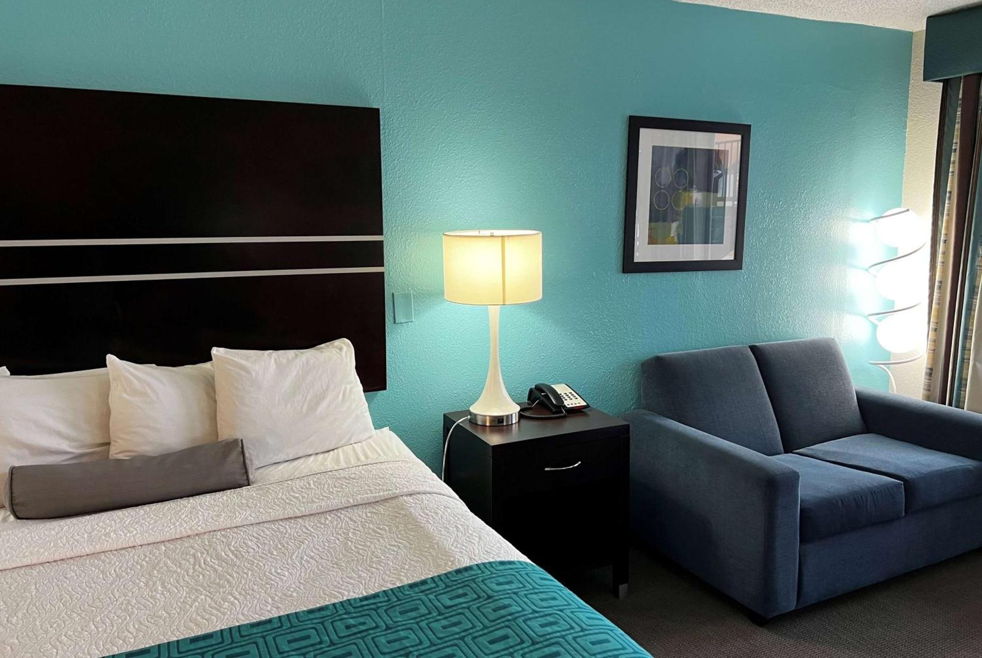 Howard Johnson By Wyndham Heights Downtown Hotel