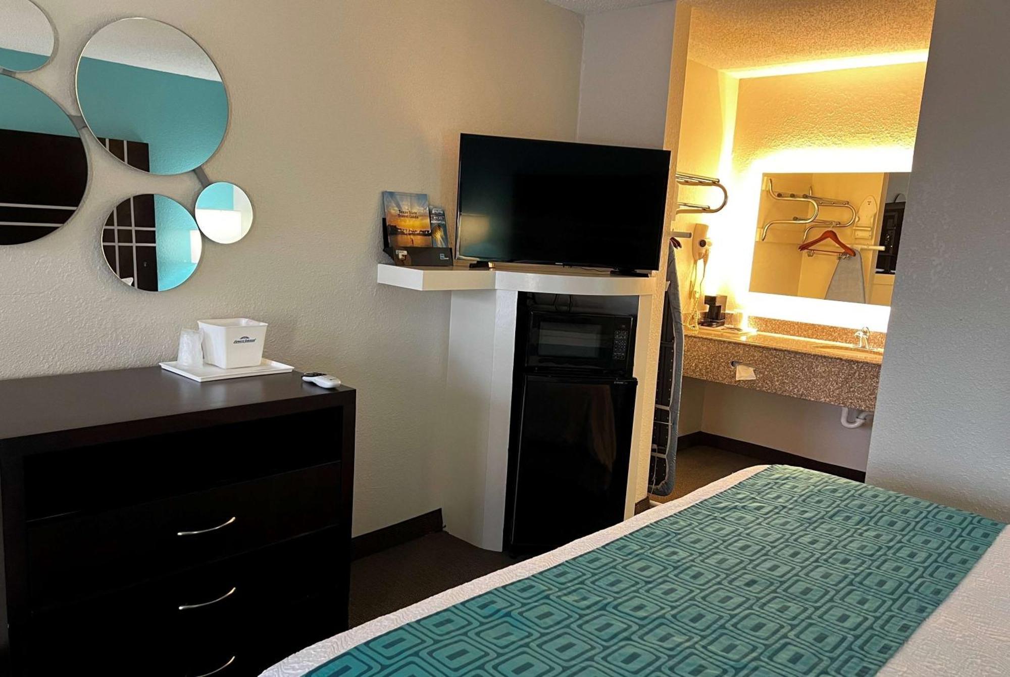 Hotel Howard Johnson By Wyndham Heights Downtown