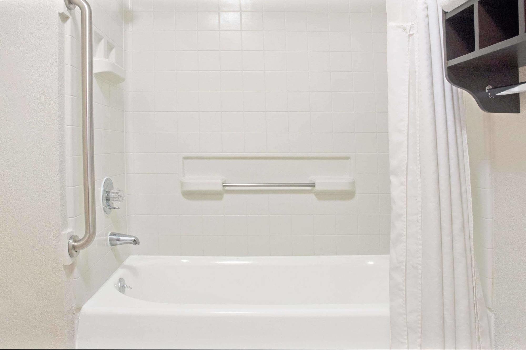 Howard Johnson By Wyndham Heights Downtown Hotel Houston