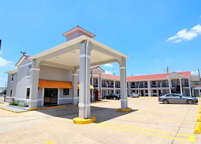 Howard Johnson By Wyndham Houston Heights Downtown