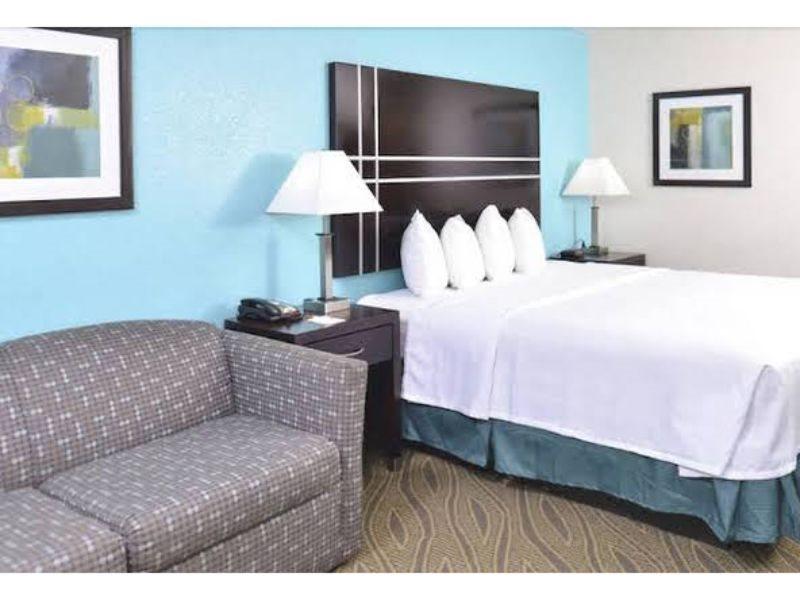 Howard Johnson By Wyndham Heights Downtown Houston