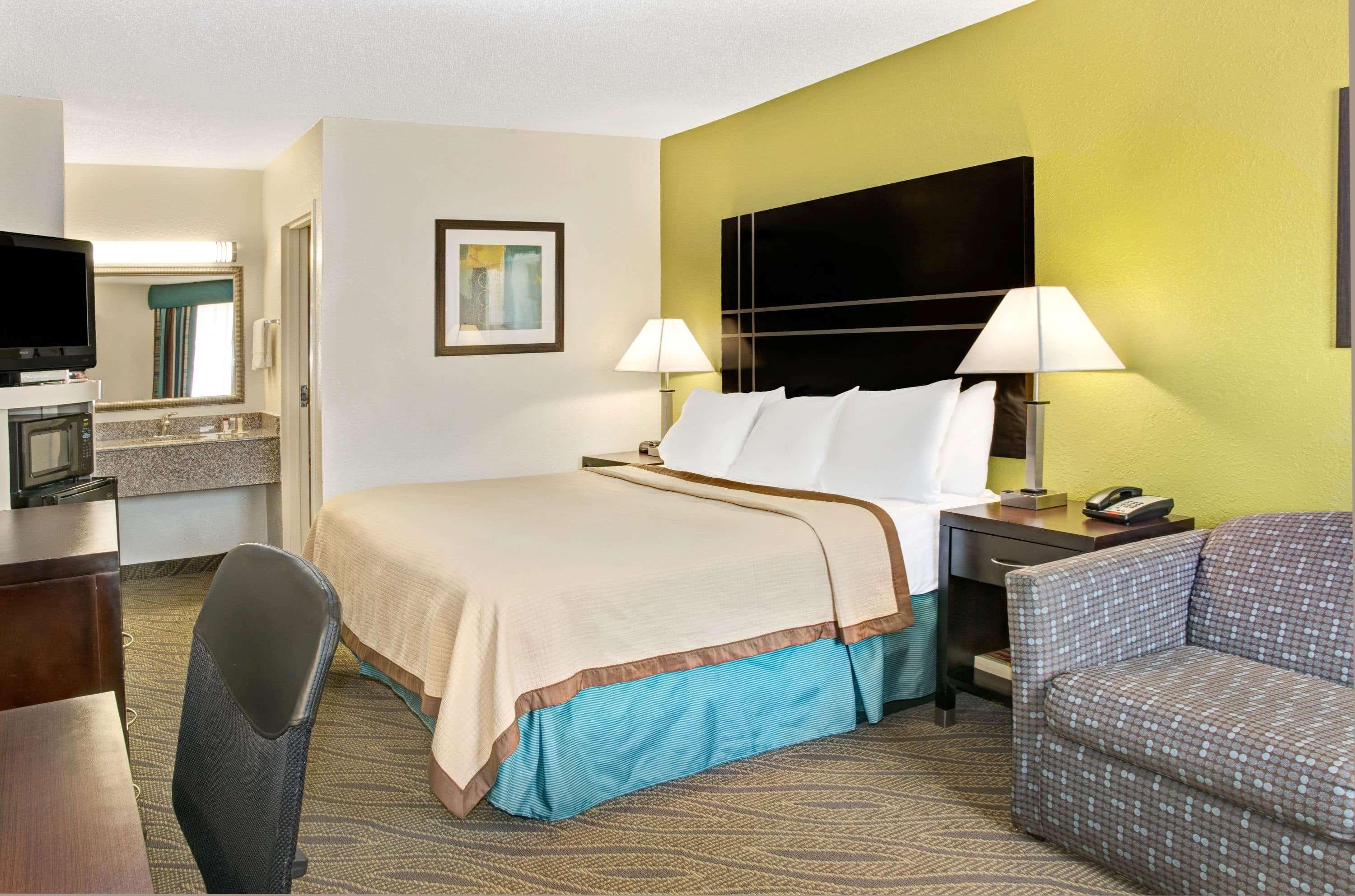 Howard Johnson By Wyndham Heights Downtown Hotel 2*