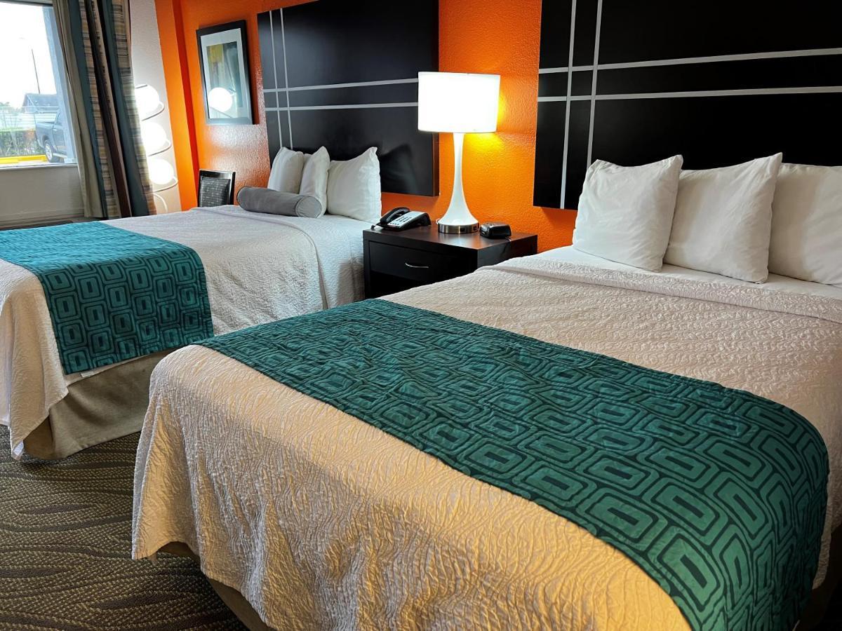 Hotel Howard Johnson By Wyndham Heights Downtown 2*