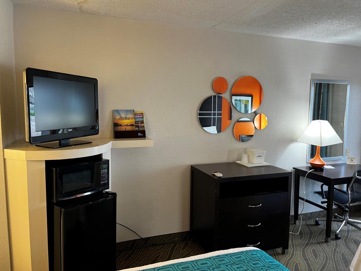 Hotel Howard Johnson By Wyndham Heights Downtown 2*