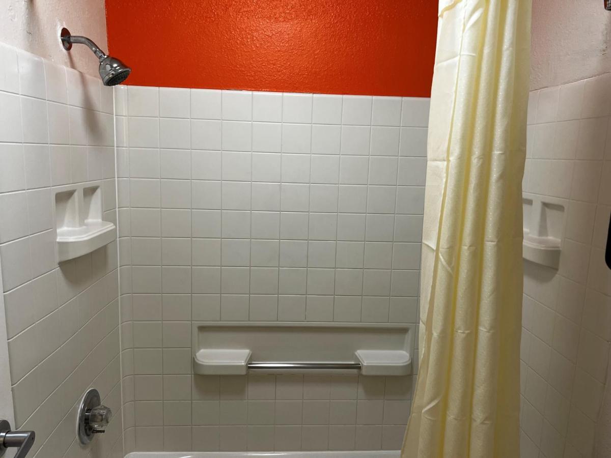 Howard Johnson By Wyndham Heights Downtown Houston