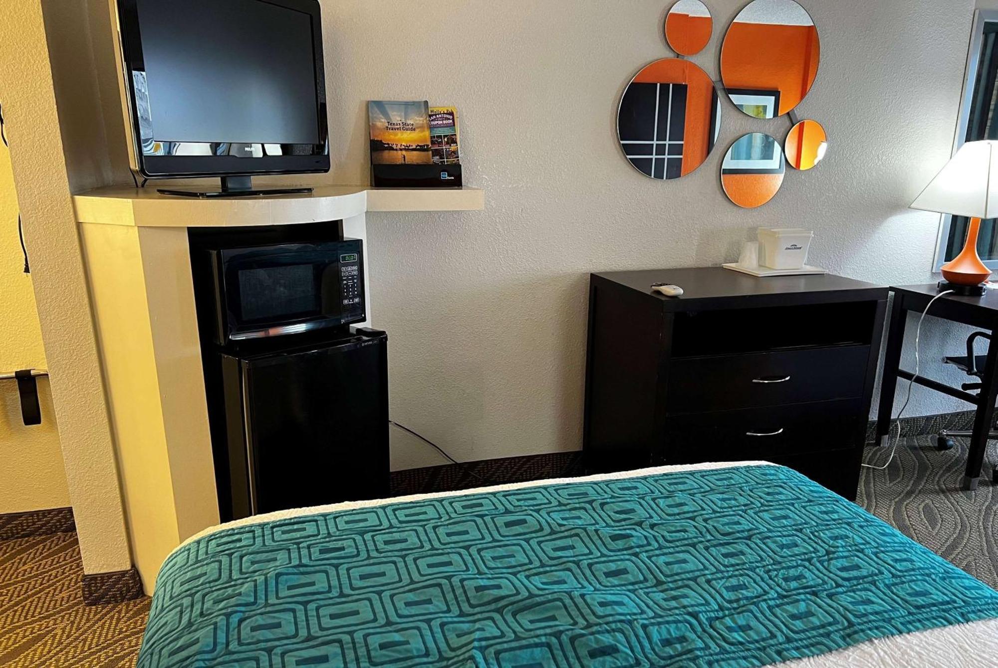 Howard Johnson By Wyndham Heights Downtown Hotel 2*