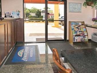 Hotel Howard Johnson By Wyndham Heights Downtown